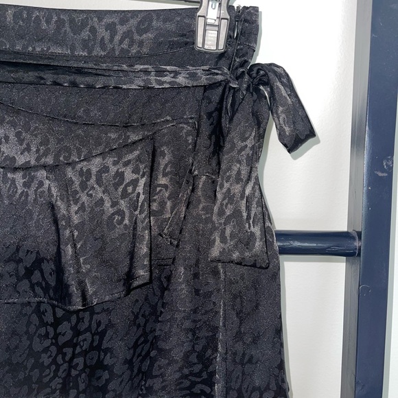 Silky cheetah print skirt - Picture 2 of 3